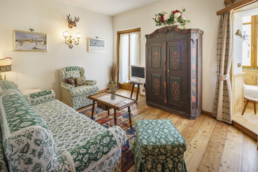 Villa Tullia - Stayincortina Cortina dʼAmpezzo Kültér fotó